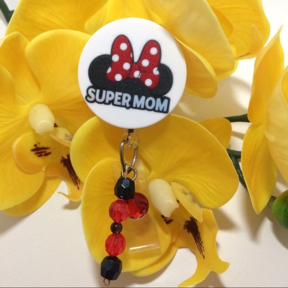 Minnie Mouse Super Mom badge Holder